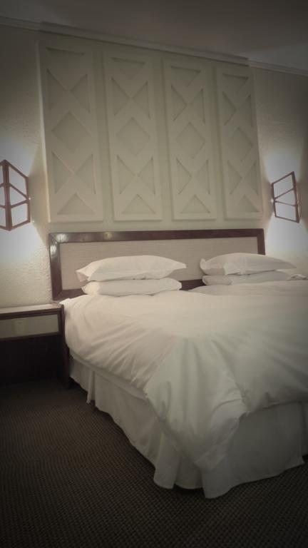 Black Mountain Leisure And Conference Hotel Groothoek Bagian luar foto