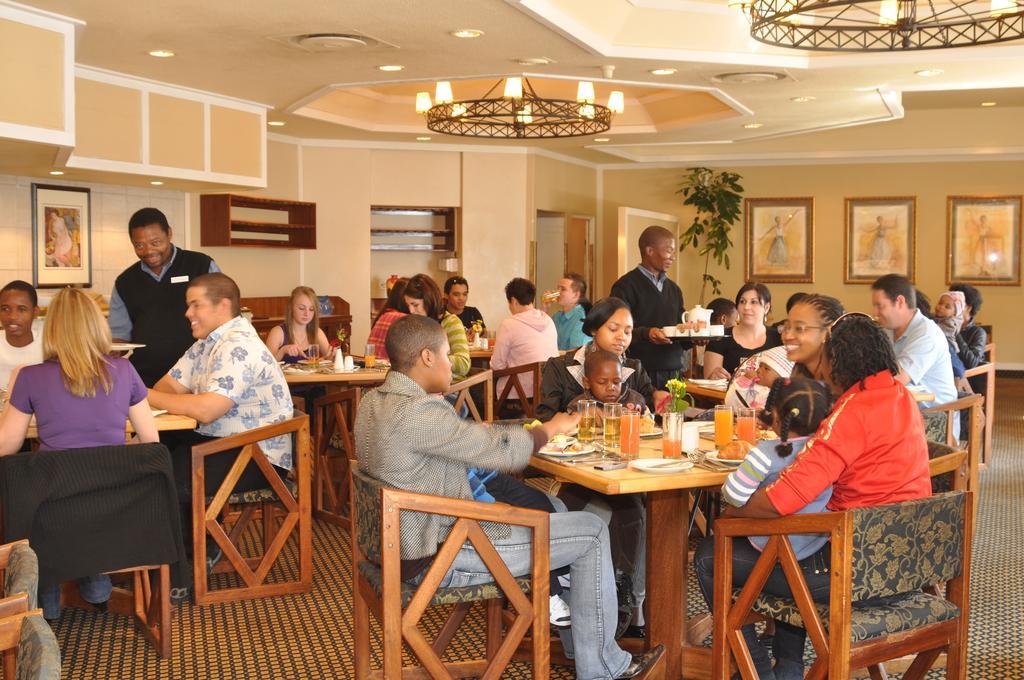 Black Mountain Leisure And Conference Hotel Groothoek Bagian luar foto