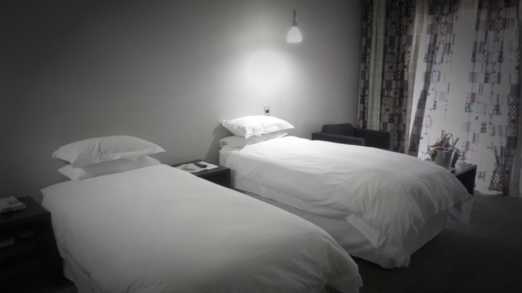 Black Mountain Leisure And Conference Hotel Groothoek Bagian luar foto