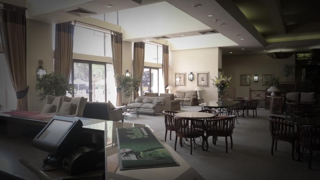 Black Mountain Leisure And Conference Hotel Groothoek Bagian luar foto
