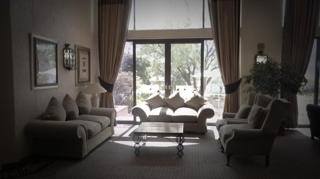Black Mountain Leisure And Conference Hotel Groothoek Bagian luar foto