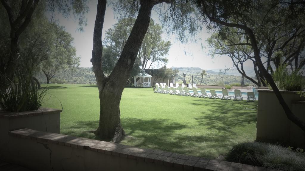 Black Mountain Leisure And Conference Hotel Groothoek Bagian luar foto