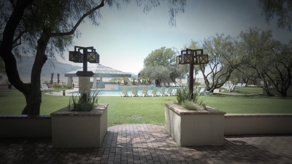 Black Mountain Leisure And Conference Hotel Groothoek Bagian luar foto