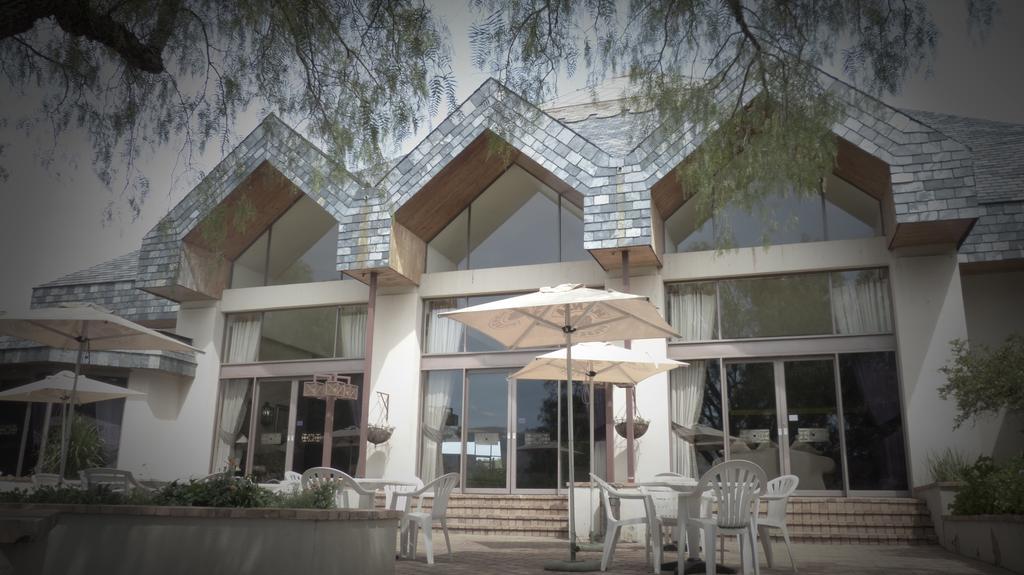 Black Mountain Leisure And Conference Hotel Groothoek Bagian luar foto