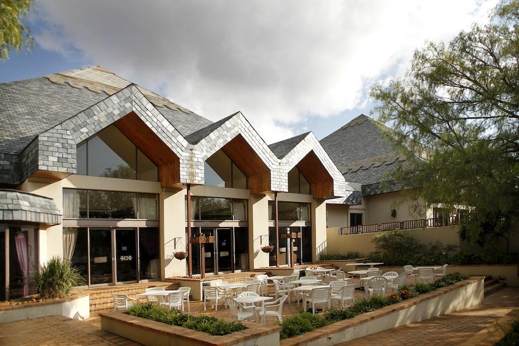 Black Mountain Leisure And Conference Hotel Groothoek Bagian luar foto