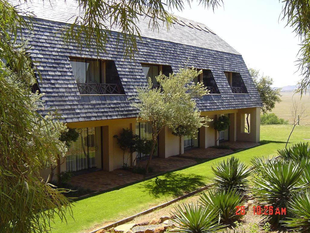 Black Mountain Leisure And Conference Hotel Groothoek Bagian luar foto