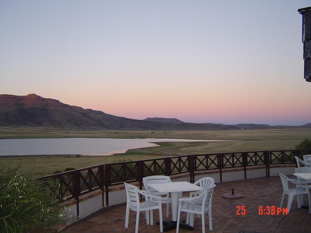 Black Mountain Leisure And Conference Hotel Groothoek Bagian luar foto