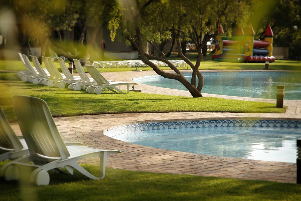 Black Mountain Leisure And Conference Hotel Groothoek Bagian luar foto