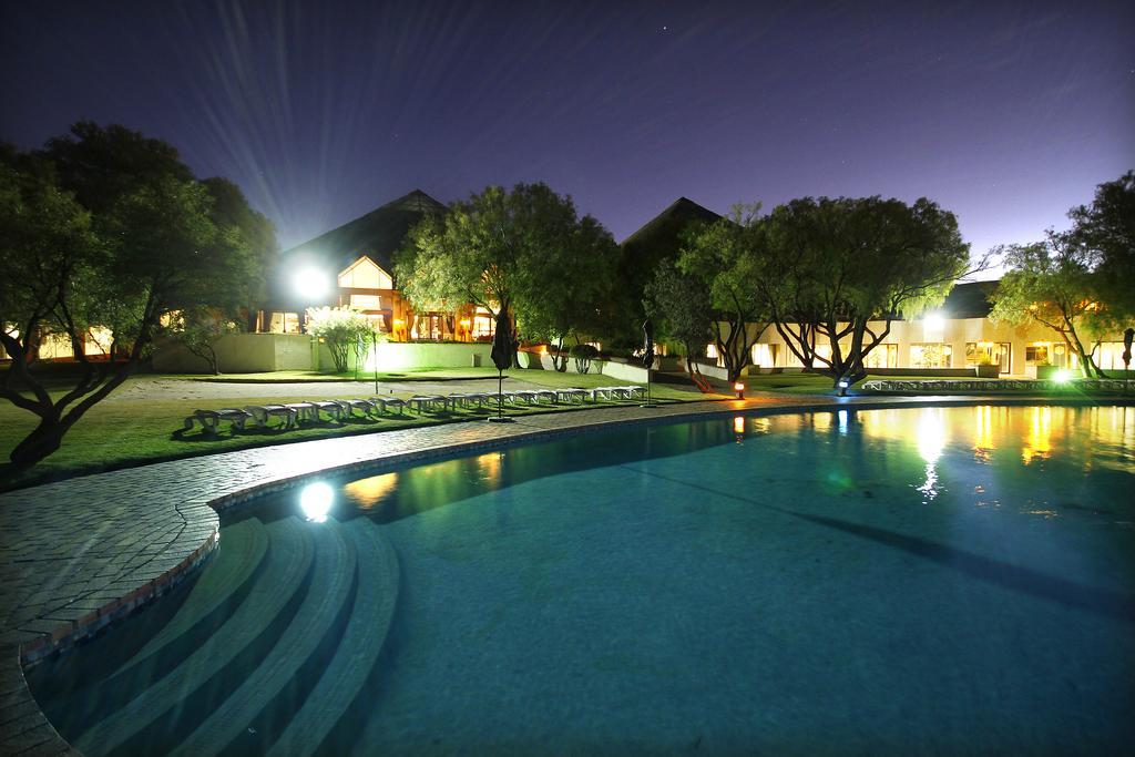 Black Mountain Leisure And Conference Hotel Groothoek Bagian luar foto