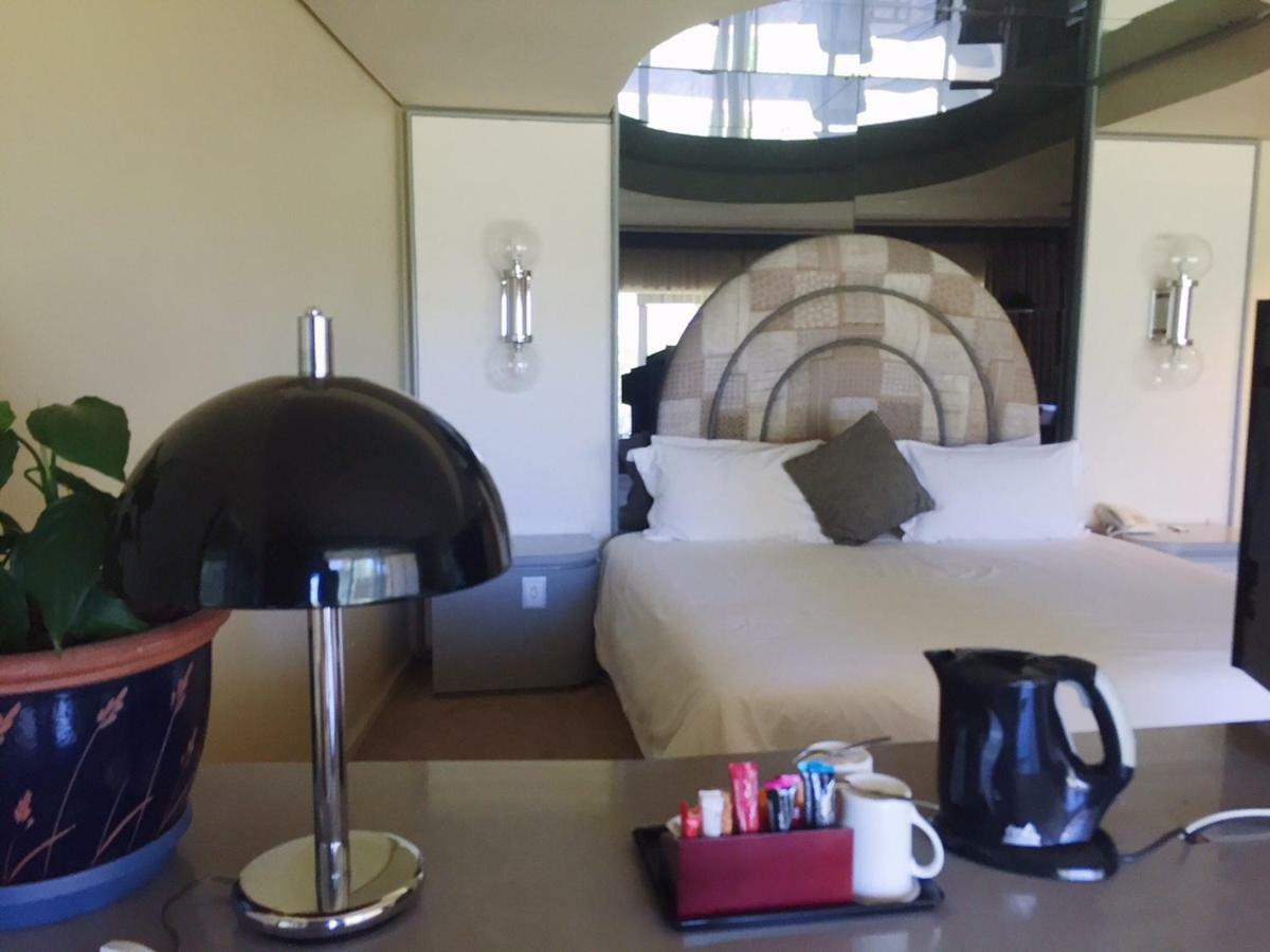 Black Mountain Leisure And Conference Hotel Groothoek Bagian luar foto