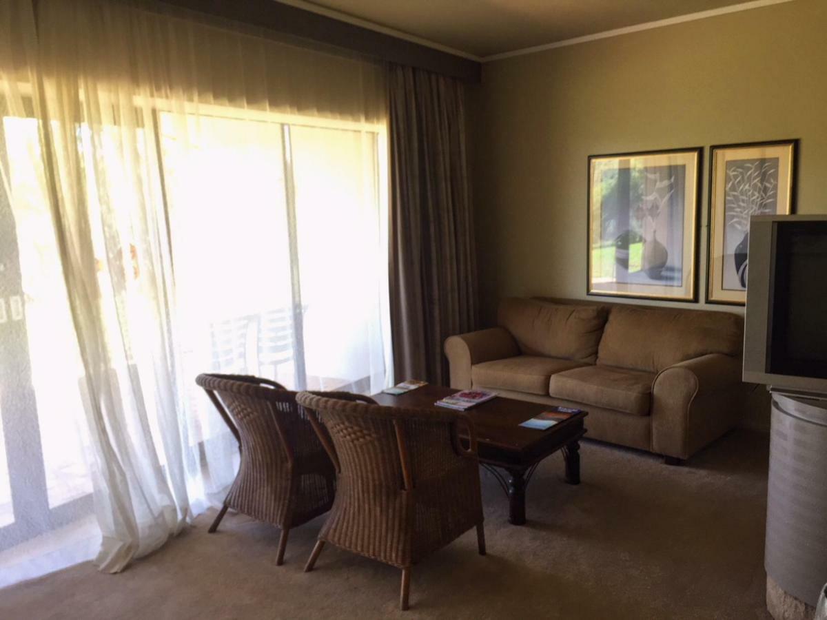 Black Mountain Leisure And Conference Hotel Groothoek Bagian luar foto
