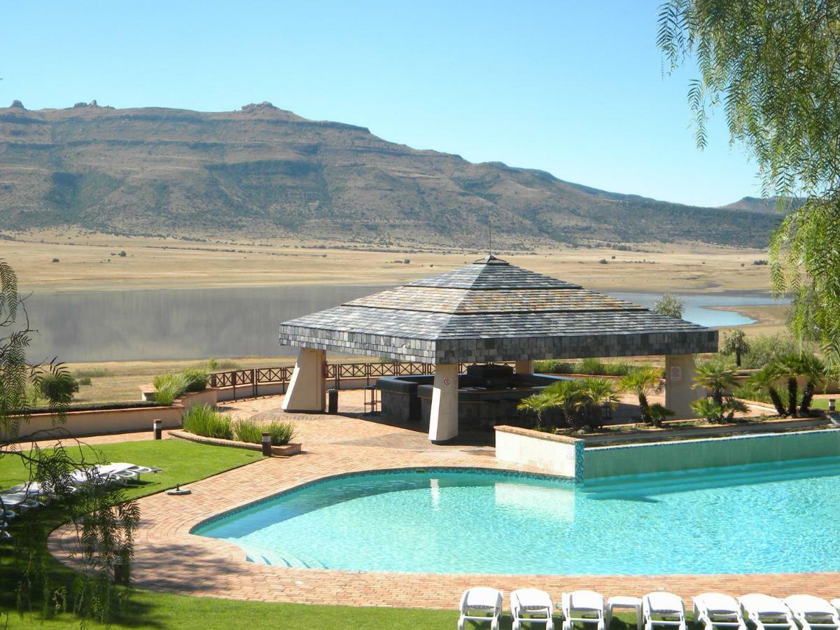 Black Mountain Leisure And Conference Hotel Groothoek Bagian luar foto