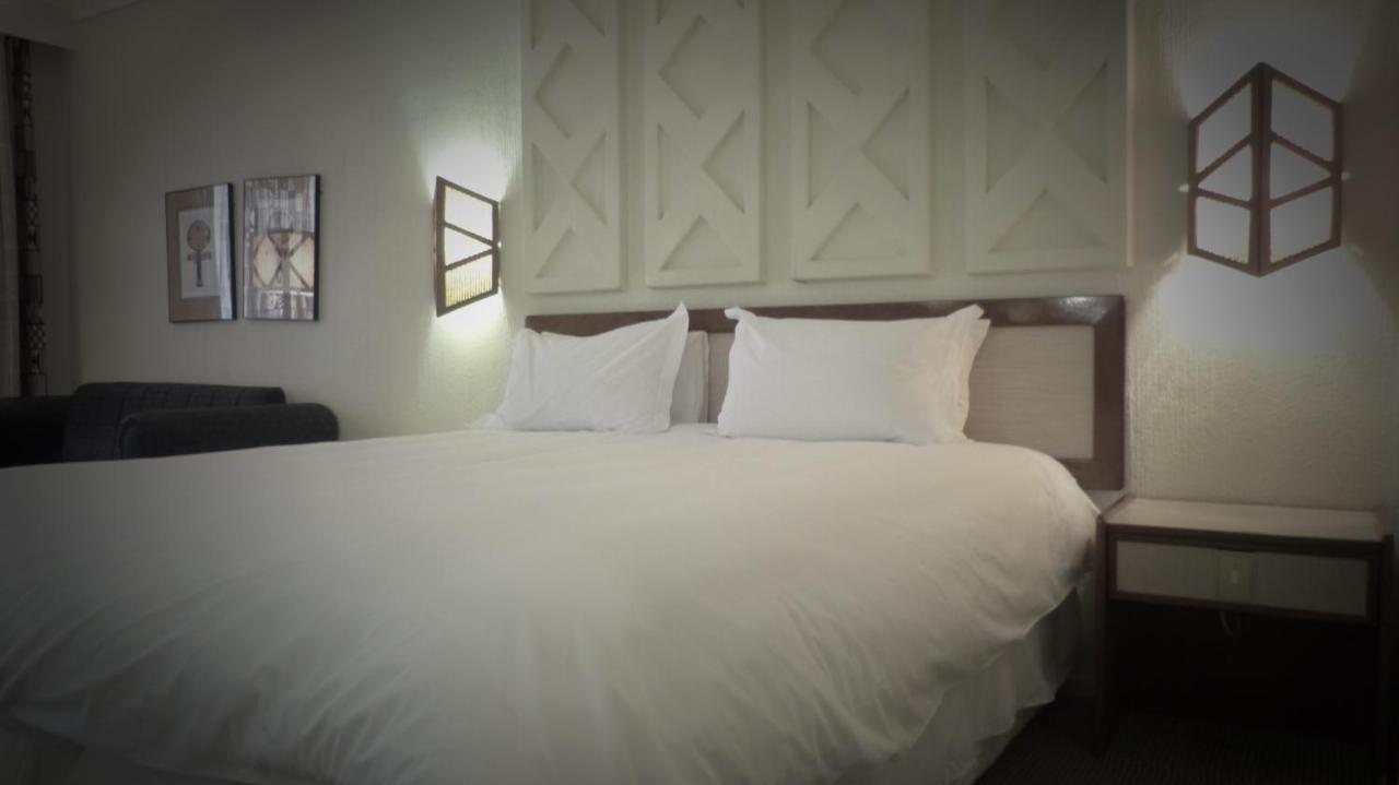 Black Mountain Leisure And Conference Hotel Groothoek Bagian luar foto
