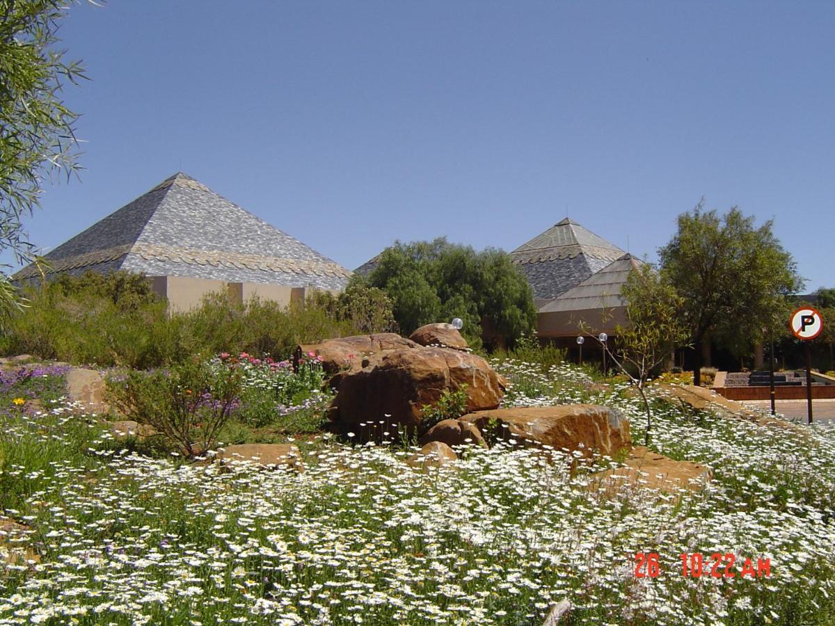 Black Mountain Leisure And Conference Hotel Groothoek Bagian luar foto